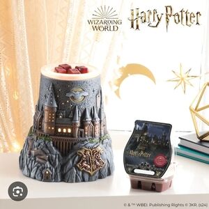 Scentsy Hogwarts Castle Wax Warmer - Gray and Gold